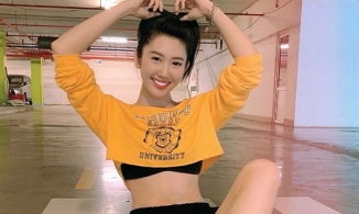 Thúy Ngân đăng ảnh trong hầm gửi xe, không trang điểm vẫn xinh miễn bàn