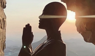 Rộ tin nữ diễn viên bị phản bội cạo đầu đi tu là người đẹp chuyển giới