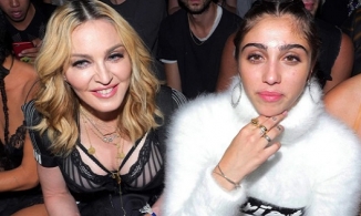 Sinh ra ở vạch đích, con gái Madonna vẫn đi làm để tự trả tiền học phí