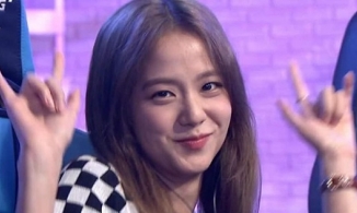 Đẳng cấp Jisoo BLACKPINK: Chỉ chơi game cũng leo top trending 10 quốc gia