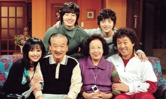 Dân tình xôn xao khi dàn sao 'Gia đình là số 1' tái hợp sau 15 năm