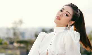 Lên đồ thật 'chất' mà không biết đi đâu, Khánh Vân lên sân thượng chụp hình