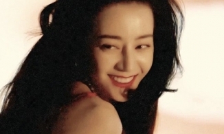 Địch Lệ Nhiệt Ba hóa thân thành mỹ nhân Hong Kong