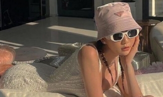 Tung ảnh chào tháng mới, body Ngọc Trinh thế nào mà tự nhận hơi 'xổ sữa'?