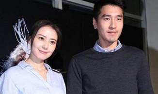 Triệu Hựu Đình và bà xã U50 Cao Viên Viên quấn quýt nhau không rời