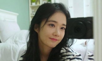 Khoe cận nhan sắc tuổi 40, Jang Nara được khen trẻ hơn Song Hye Kyo