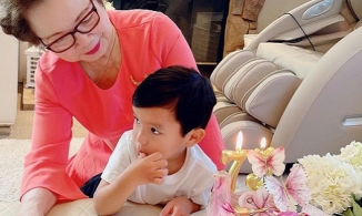 Hoa hậu Phạm Hương lần đầu khoe ảnh mẹ chồng đại gia quyền lực