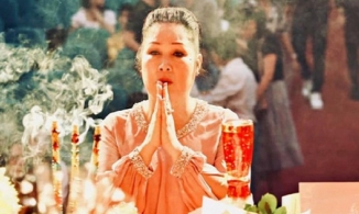 Hồng Vân bị netizen 'tấn công' ngay ngày Giổ tổ sân khấu, khui loạt ồn ào