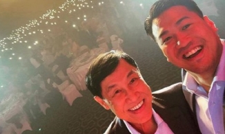 Chỉ một hành động nhỏ, tỷ phú Johnathan Hạnh Nguyễn khiến con trai Phillip Nguyễn nể phục