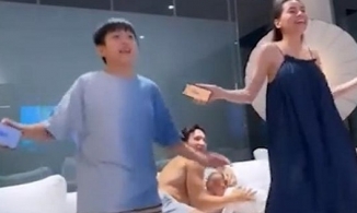 Hà Hồ mải mê nhảy với Subeo, Kim Lý lặng lẽ trông 2 con phía sau