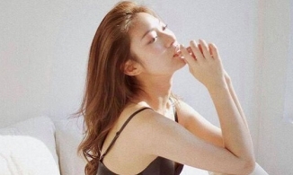 MC Khánh Vy cũng có lúc cãi lời mẹ để đăng ảnh... nội y lên MXH