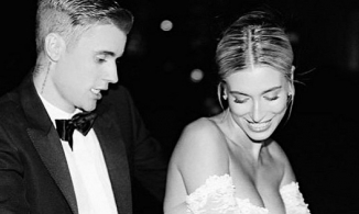 Bà xã Justin Bieber tung ảnh ngọt ngào kỷ niệm 2 năm ngày cưới