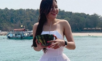 Bạn gái Đặng Văn Lâm khoe thân hình chuẩn từng centimet trước giờ bóng lăn