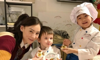 Trương Bá Chi đáp trả khéo léo khi bị hỏi con trai thứ 3 gọi Tạ Đình Phong là gì