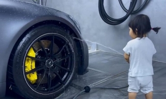 Con gái 1 tuổi của Cường Đô La rửa xế xịn giúp bố, Minh Nhựa lại 'đặt hàng'