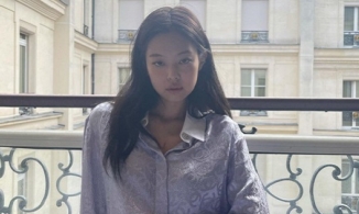 Jennie (BLACKPINK) tung bộ ảnh gợi cảm tại Paris, đôi chân săn chắc 'chiếm sóng'