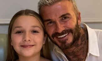 Đăng ảnh bên Harper, David Beckham vẫn chiếm sóng của con gái cưng