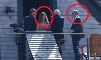 Chạm mặt bà Melinda tại hôn lễ con gái, Bill Gates nhìn vợ cũ đầy lưu luyến