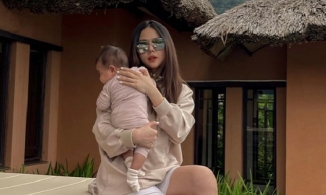 Phanh Lee bế con gái triệu đô trên tay, sắc vóc như chưa có cuộc sinh nở