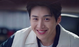 Mặc bê bối ép bạn gái phá thai, Kim Seon Ho thắng giải thưởng điện ảnh lớn