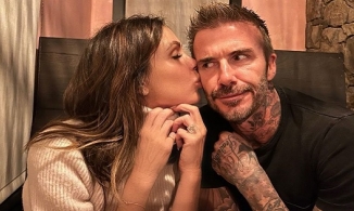Cưới 22 năm, nhà David Beckham vẫn có những khoảnh khắc tình tứ, tan chảy