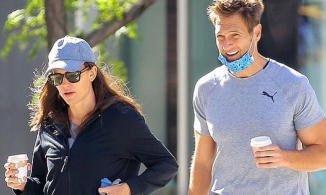 Rộ tin Jennifer Garner đính hôn với doanh nhân kém tuổi sau khi chồng cũ có tình mới