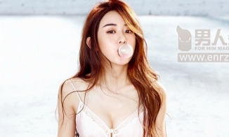 Triệu Lệ Dĩnh diện váy ngủ khoe ngực đầy trên tạp chí nam giới