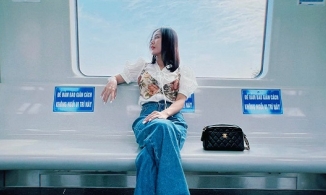 Văn Mai Hương vô tư ngồi chỗ cấm trên tàu sắt Cát Linh - Hà Đông