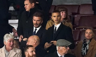 David Beckham lại 'đè bẹp' quý tử 19 tuổi với ngoại hình sáng cả khán đài trận MU gặp Arsenal