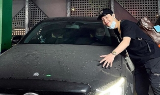 Quân A.P khóc ròng khi nhận hóa đơn gửi xe 22 triệu