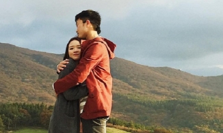 Lương Xuân Trường hiếm hoi đăng ảnh tình cảm với vợ, tuy cũ nhưng rất đặc biệt