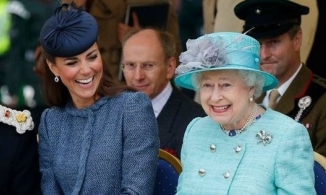 2 lần ân sủng của Nữ hoàng Anh chứng minh vị thế đặc biệt của Kate mà Meghan không thể có được