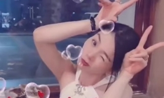 Lệ Quyên mê 'cưa sừng làm nghé', netizen phán: 'Sống đúng tuổi đi chị ơi'