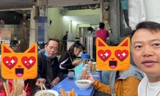 Shark Bình mặc đồ giản dị, lái xế xịn đi ăn vỉa hè