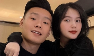 Không chỉ có Hoàng Đức, cầu thủ Thành Chung cũng có bạn gái 'da trắng mặt xinh dáng chuẩn'