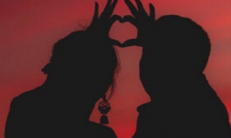 Rộ tin Chủ tịch bắt nhãn hàng chi tiền cho 'nàng thơ' lên trang bìa tạp chí cùng mình