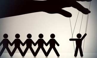 Rộ tin ê-kíp của một show âm nhạc trên truyền hình thao túng kết quả khiến dàn HLV lần lượt rời đi