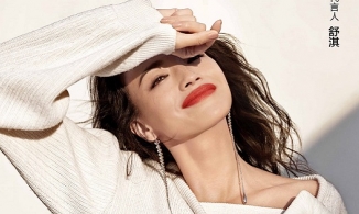 Thư Kỳ tái xuất 'đẹp từng centimet' ở tuổi U50 trong bộ ảnh mới