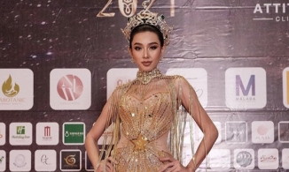 Thùy Tiên xinh như nữ thần, nói cùng lúc 3 thứ tiếng khi dự sự kiện lớn tại Thái Lan