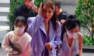 Đôi chân của Nhã Phương ngoài đời lại trở thành tâm điểm tại sự kiện 