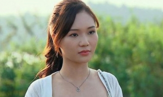 Y tá Ngọc 'Phố Trong Làng' phải thay đổi trang phục ở những tập sau cho phù hợp với gái nông thôn