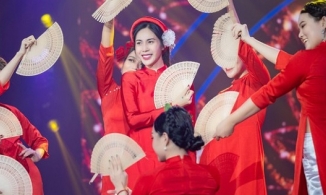 Thủy Tiên tái xuất sân khấu sau khi 'trắng án', netizen tràn vào công kích