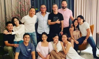 Linh Rin ngồi lên đùi bạn trai Phillip Nguyễn mặc hội bạn thân đứng cạnh