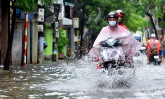 Mưa lớn tại Hà Nội đạt kỷ lục sau 36 năm, sẽ kéo dài trong bao lâu?