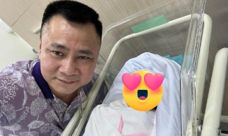 NSND Tự Long làm bố lần 3 ở tuổi 49,  tổ ấm “đủ nếp đủ tẻ' 