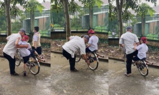 Clip người ông chỉ có 1 chân đạp xe đón cháu ở cổng trường: Vì cháu ông có thể làm tất cả