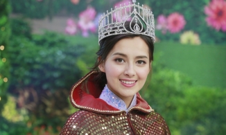 Hoa hậu đẹp nhất Hồng Kông “thất nghiệp”, phải bán hàng online để kiếm sống