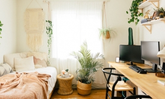 “Hô biến” căn phòng trống thành phòng ngủ đẹp kiêm góc làm việc cho cặp đôi