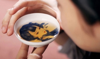 3 mẫu ấm chén tuyệt đẹp cho những ai thích thưởng bánh uống trà chiều