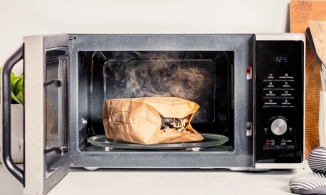 7 bước loại bỏ mùi hôi trong lò vi sóng một cách triệt để